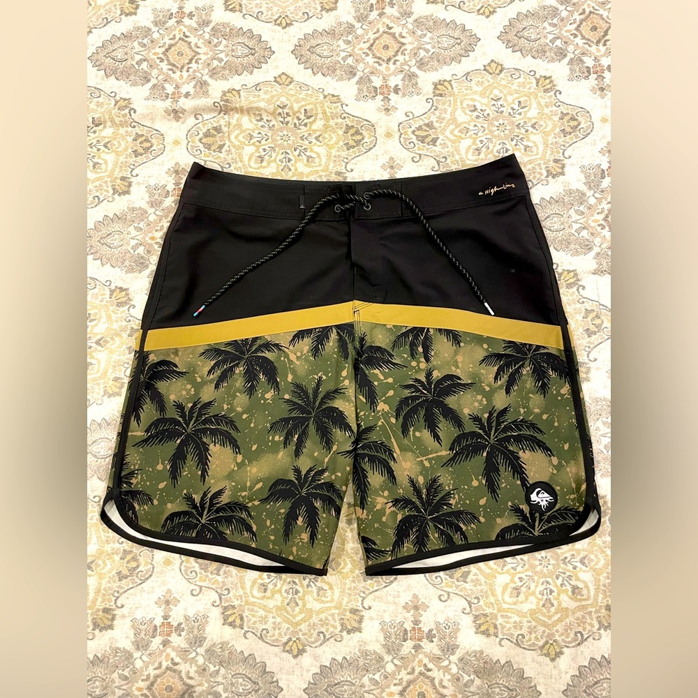 Quiksilver men’s board shorts size 36